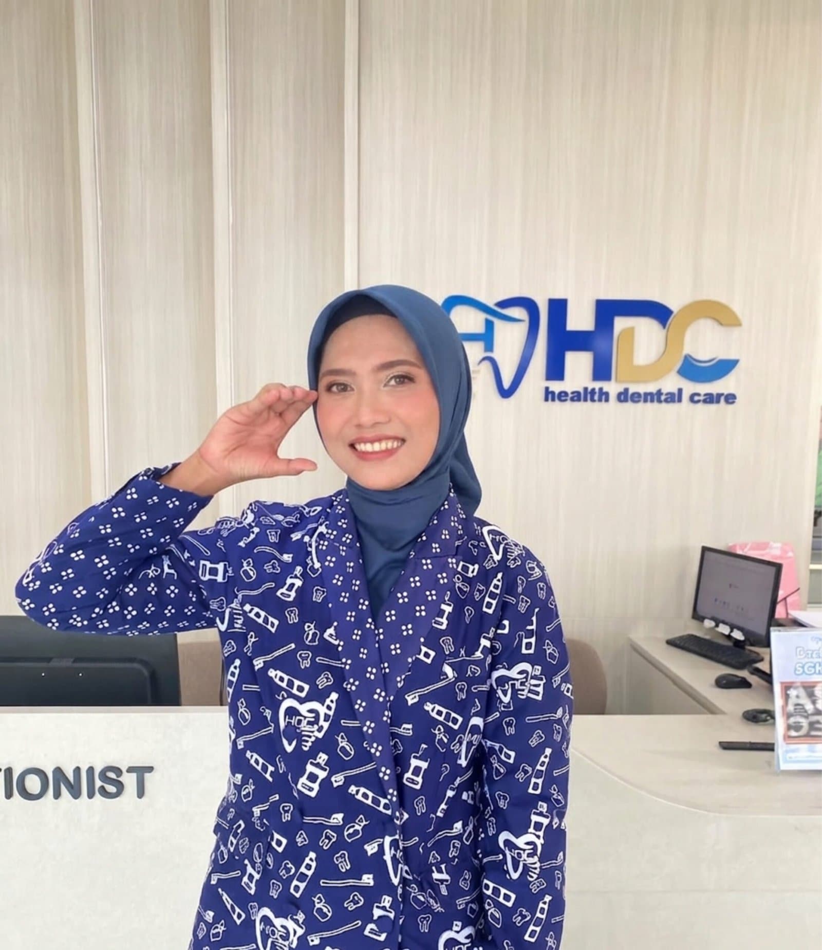 Tim resepsionis HDC Dental Clinic